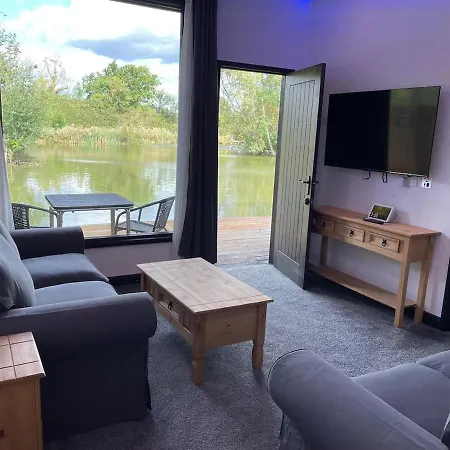 Thewaterfrontlodges Bedworth Exterior photo